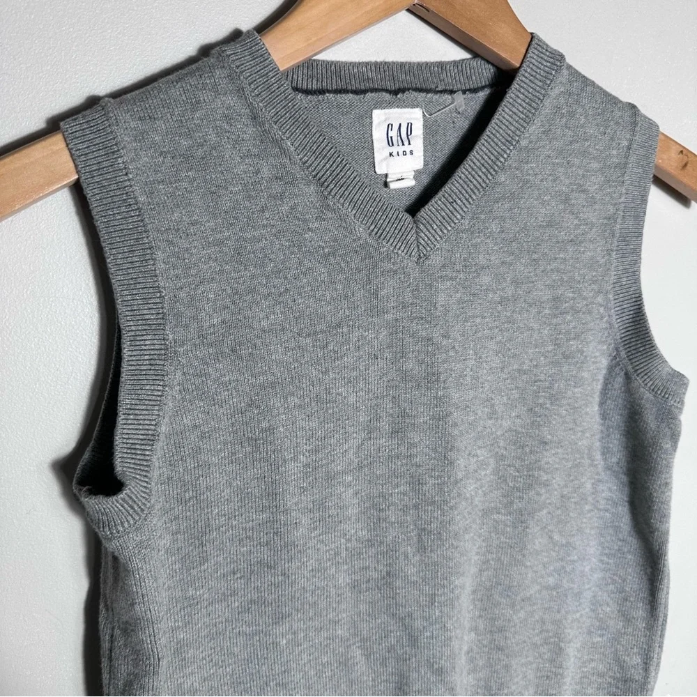 Kids Grey Sleeveless V-Neck Knit Vest with Hem Stripes